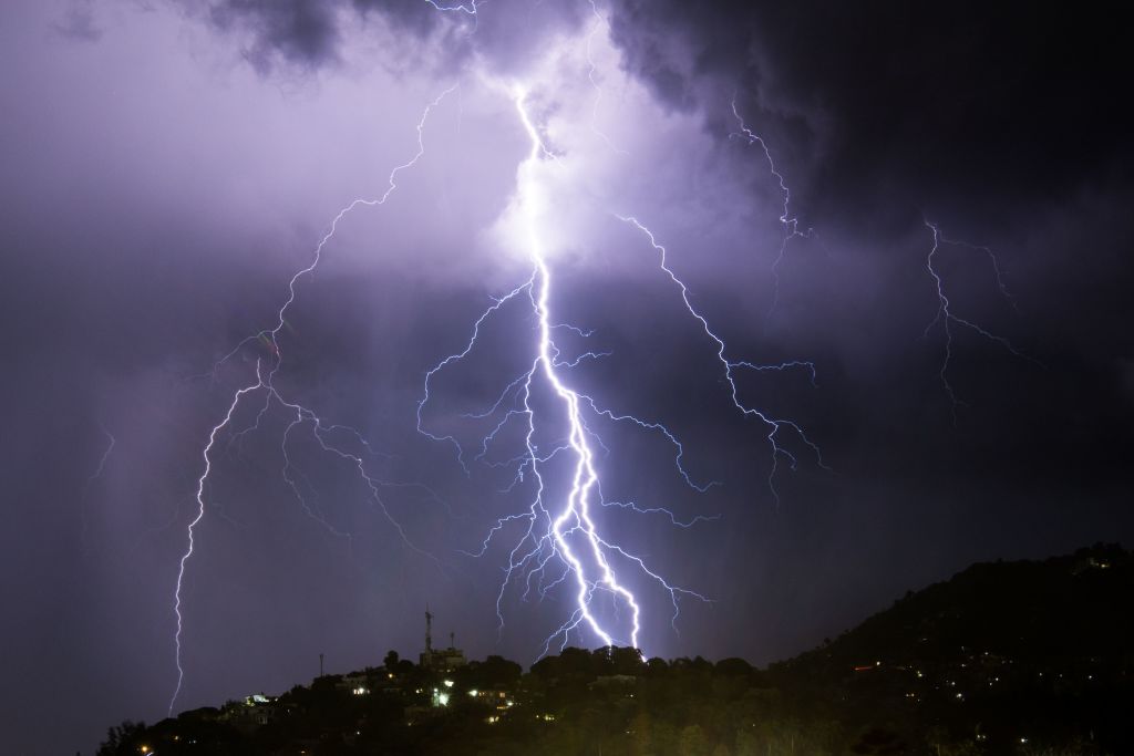 Яскраві електрогенератори небес: цікаві наукові факти про блискавки
