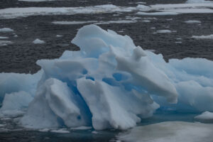 Какого цвета антарктический лед?
