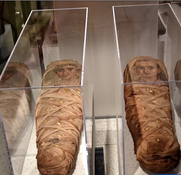 Египтологи нашли мумию ребенка с перевязанной ногой