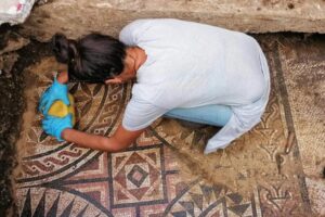 Под улицей хорватского города нашли римскую мозаику