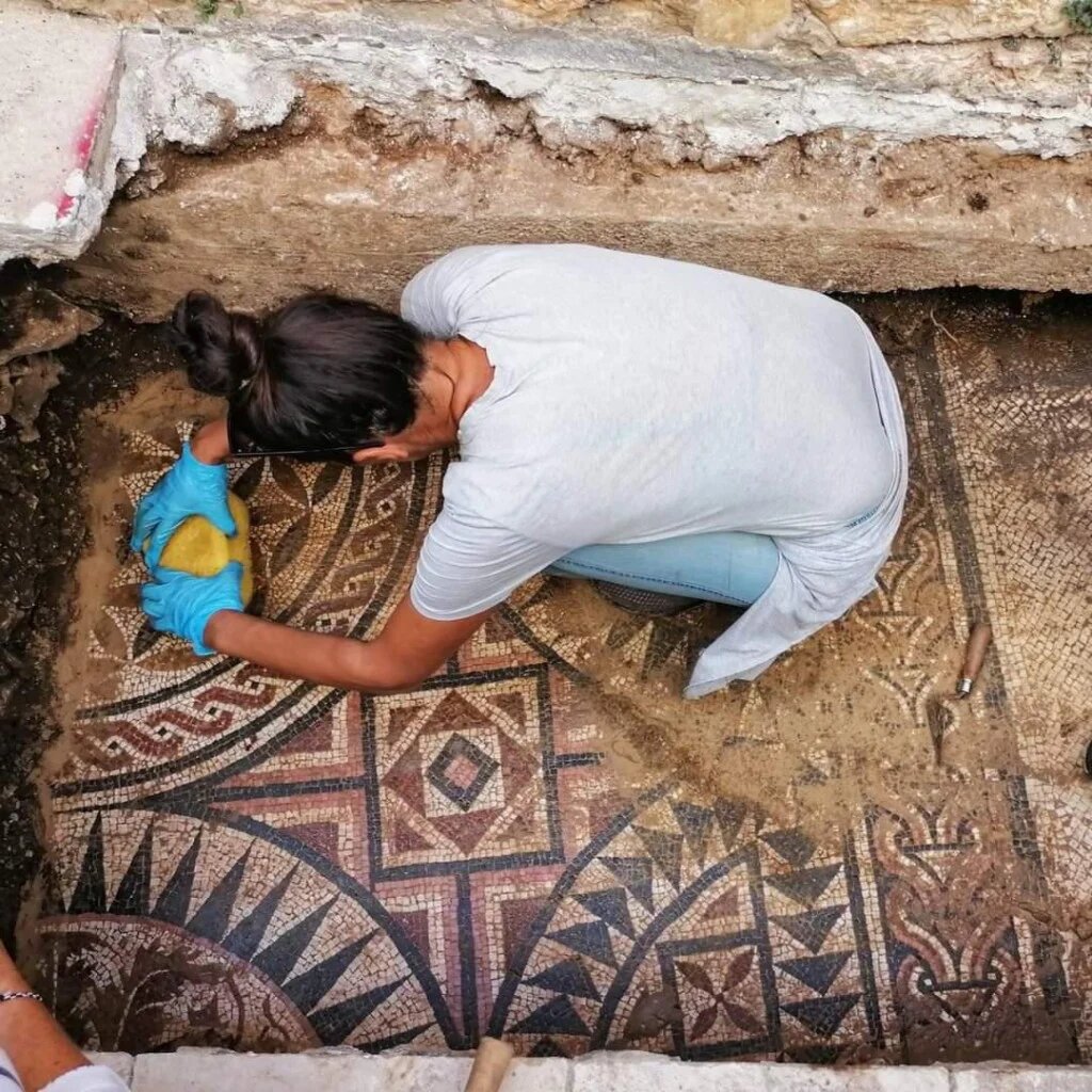 Под улицей хорватского города нашли римскую мозаику.Вокруг Света. Украина